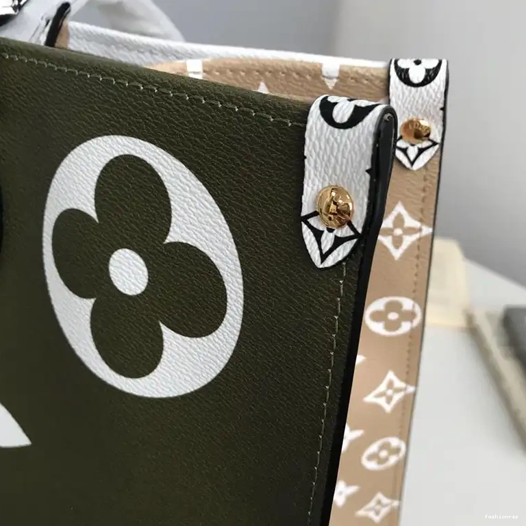 Fashionrep Bags 19T1L0701 LV 0712